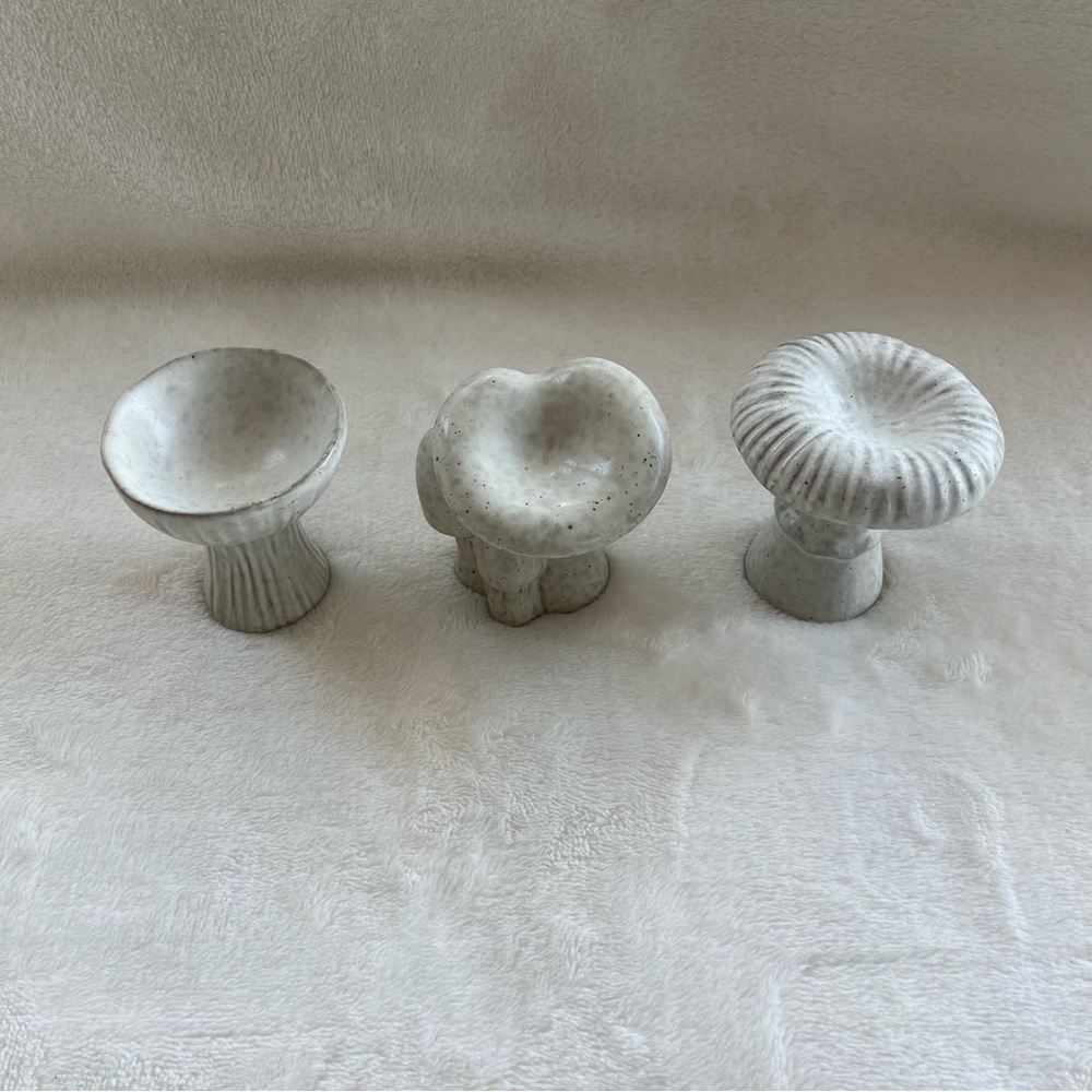 🤍 euc | ceramic mushroom (set of three)